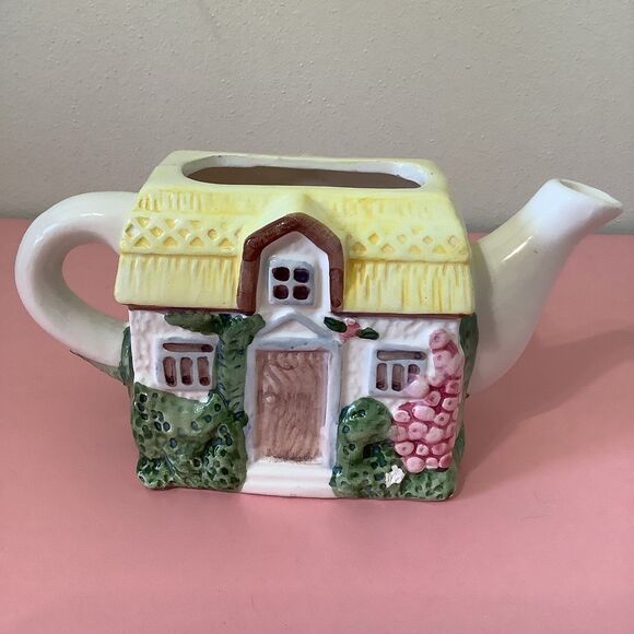 Vintage Retro Kitsch Cottagecore Novelty Mini Ceramic Cottage Shaped Teapot - Picture 3 of 8